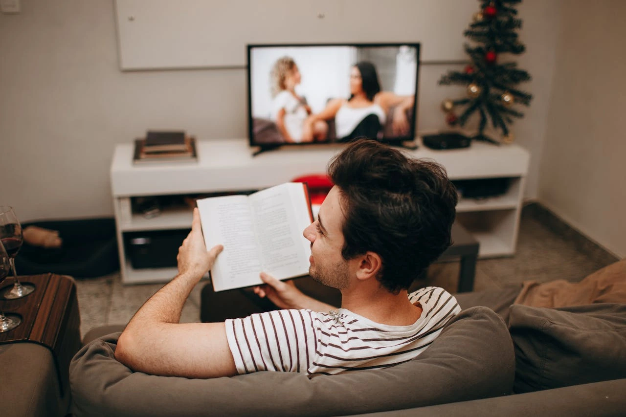 14 Reasons Why Books Are Better Than TV : Why I’ll Always Choose a Good Read